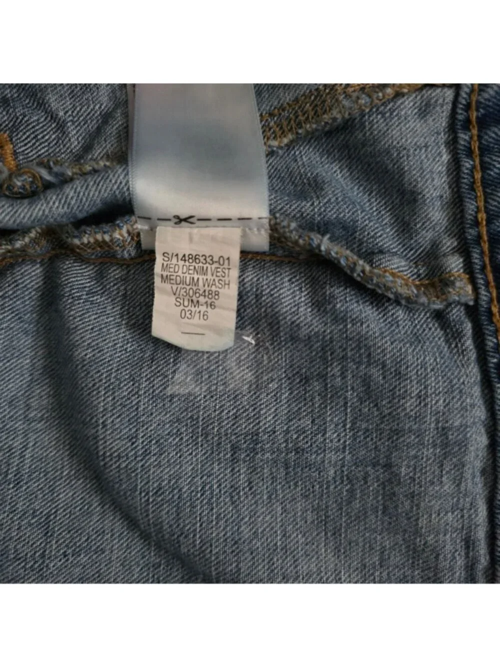 Old Navy Girls Regular Fit Medium Wash Blue Denim Button Front Vest Size S (6-7)